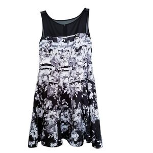 Women's Black & White Floral Fit & Flare Midi Dress - Lined Sleeveless Size 12